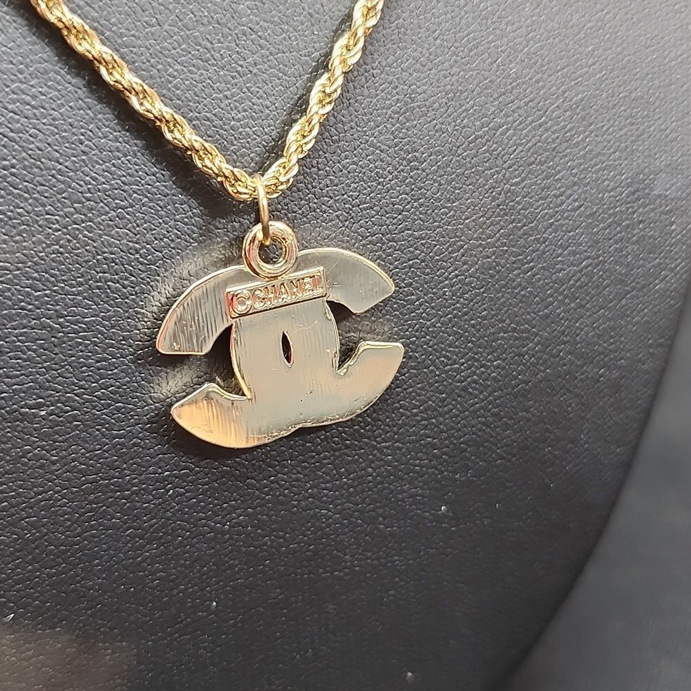 Repurposed Charm On 21" Unbranded Chain - Picture 5 of 6